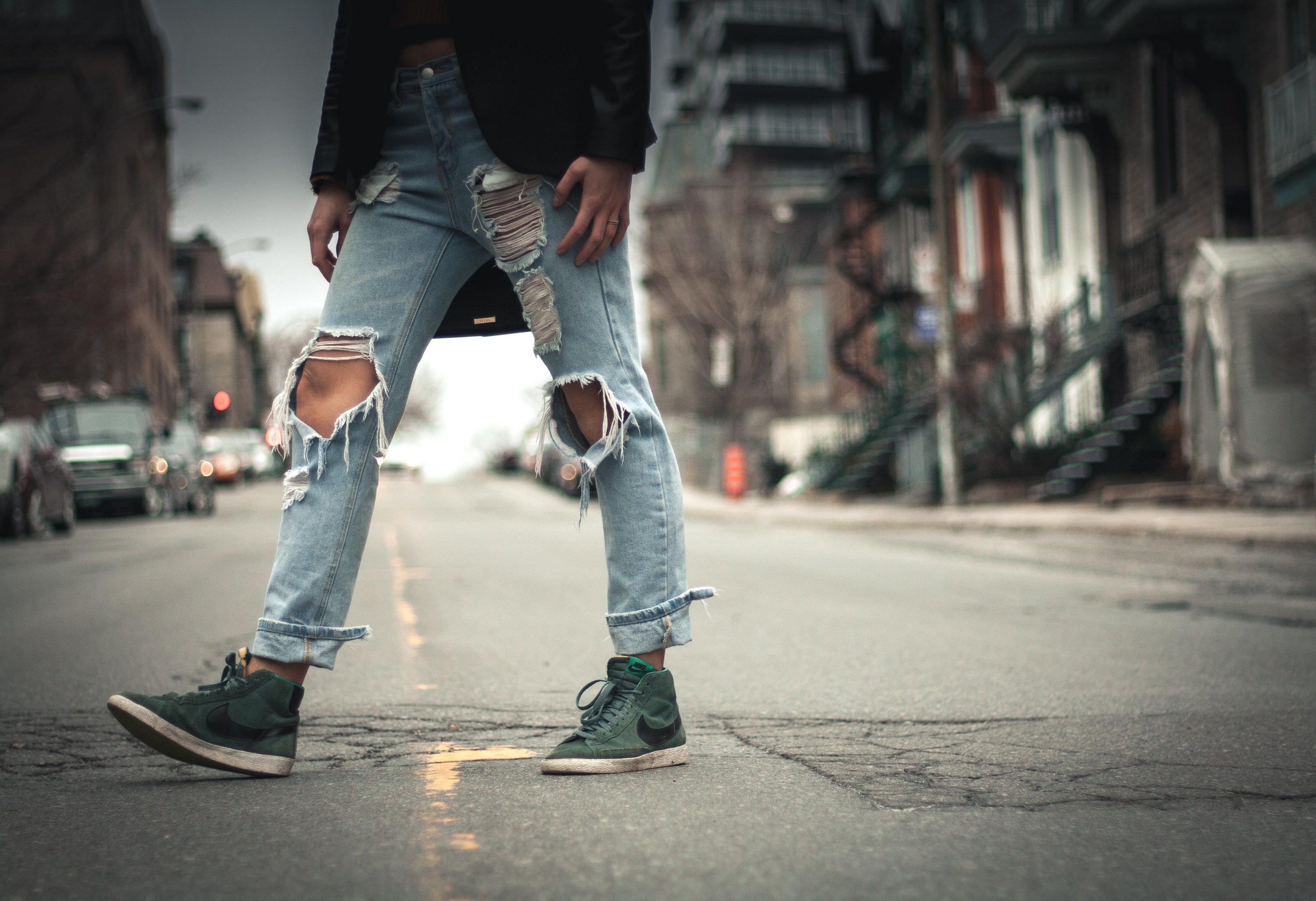 the-fascinating-history-of-ripped-jeans-longbida